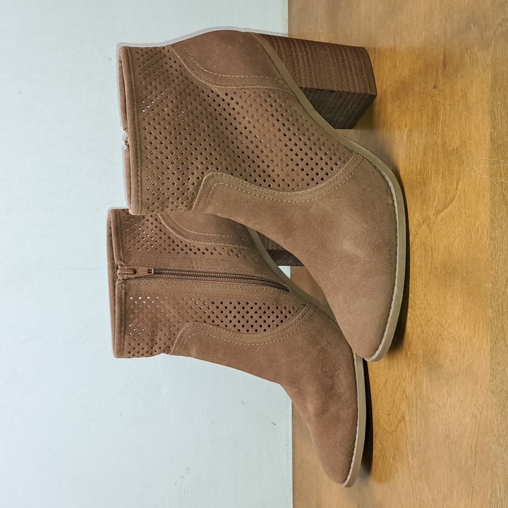 Universal Thread Crissy Microsuede Laser Cut Heeled Booties Taupe Women's Size 8
